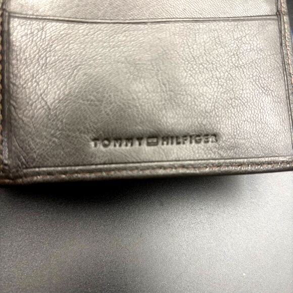 Tommy Hilfiger Mens Genuine Leather Bifold Wallet 31HP220118 with ID Window NIB - Picture 14 of 16